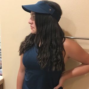 Lululemon athletica top and sunhat